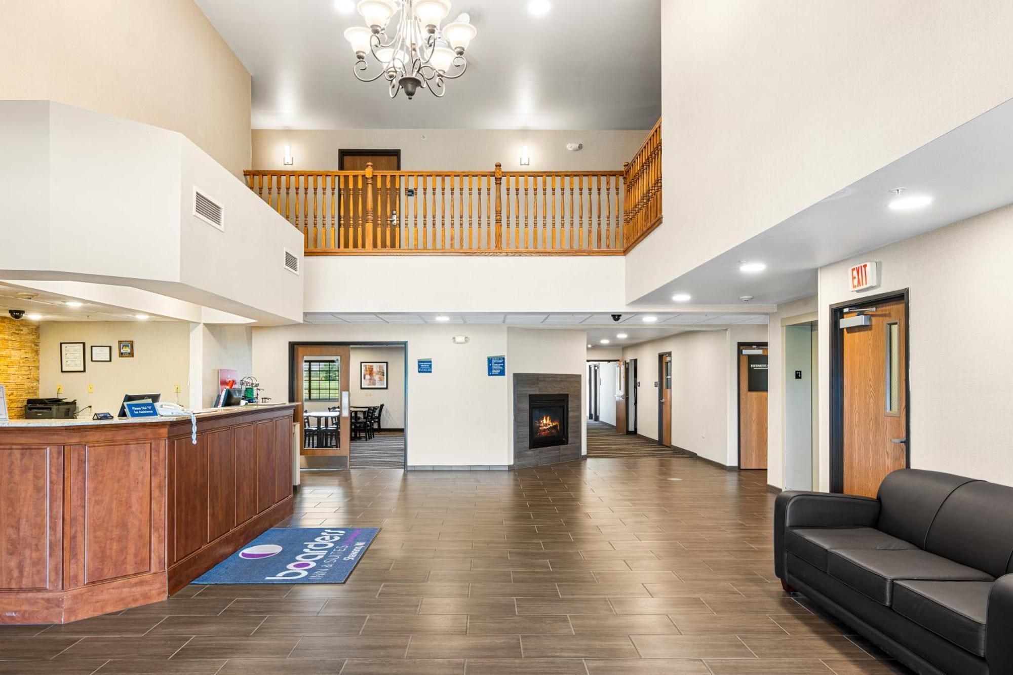 Boarders Inn & Suites By Cobblestone Hotels - 샤와노 외부 사진