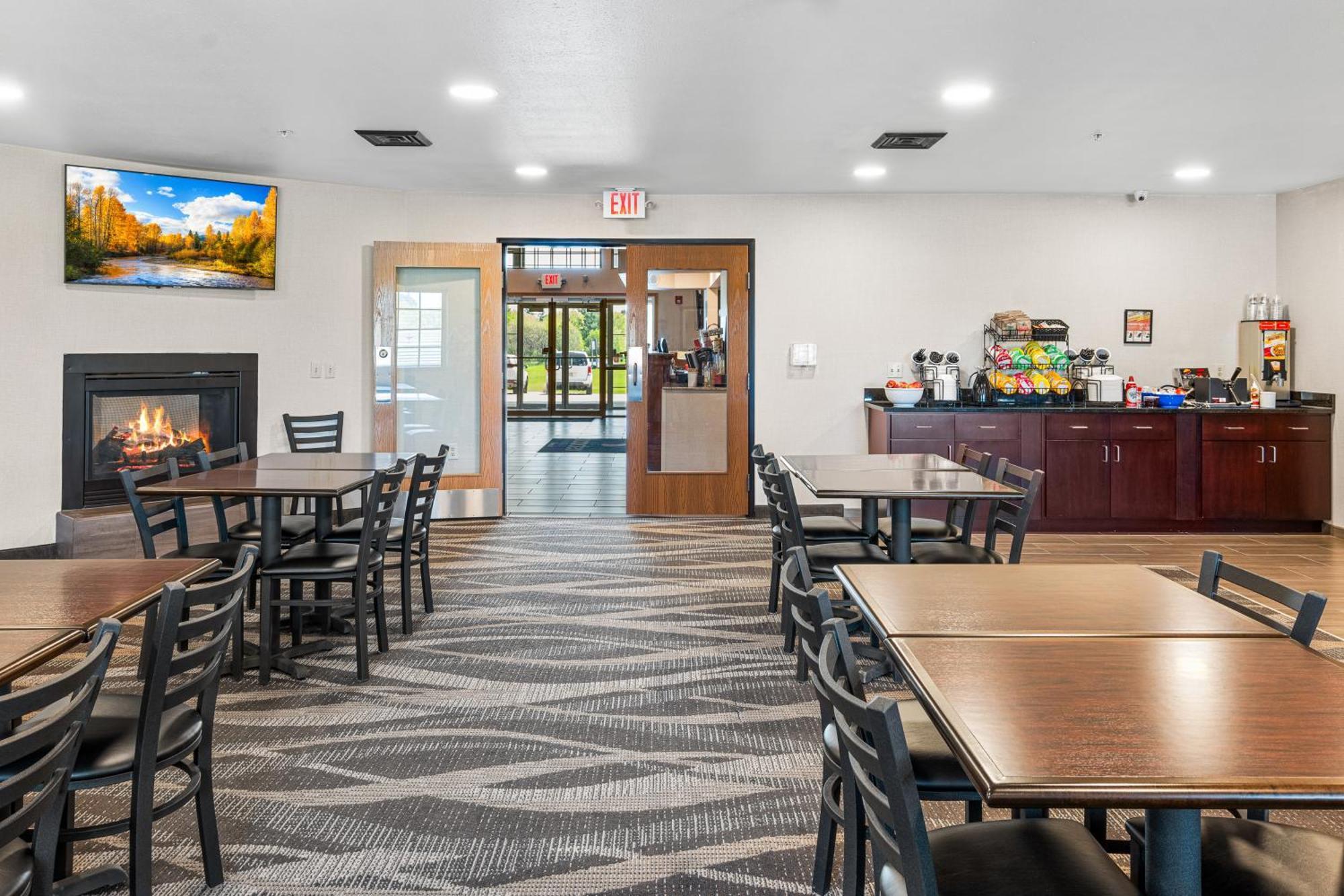 Boarders Inn & Suites By Cobblestone Hotels - 샤와노 외부 사진