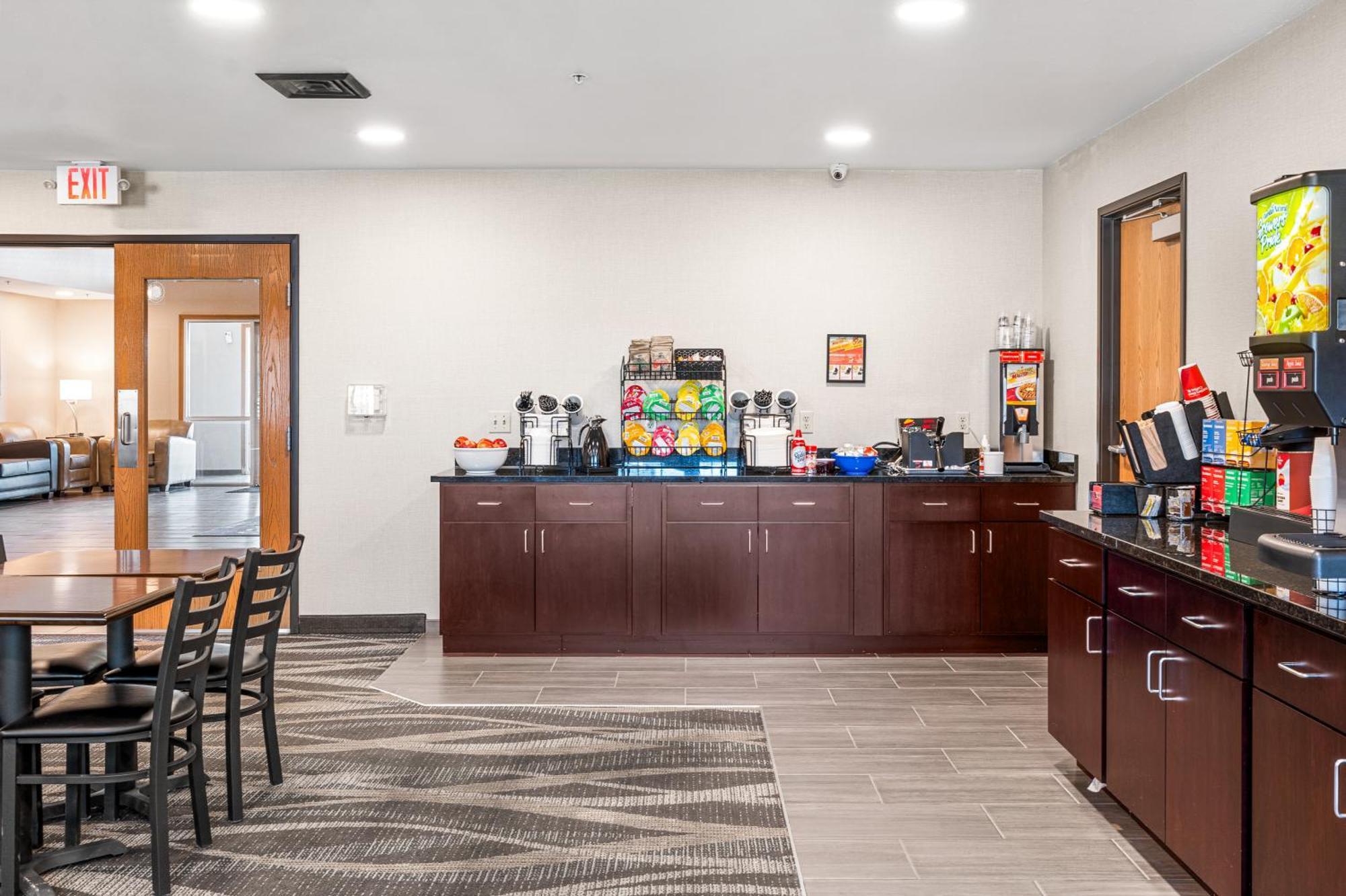Boarders Inn & Suites By Cobblestone Hotels - 샤와노 외부 사진