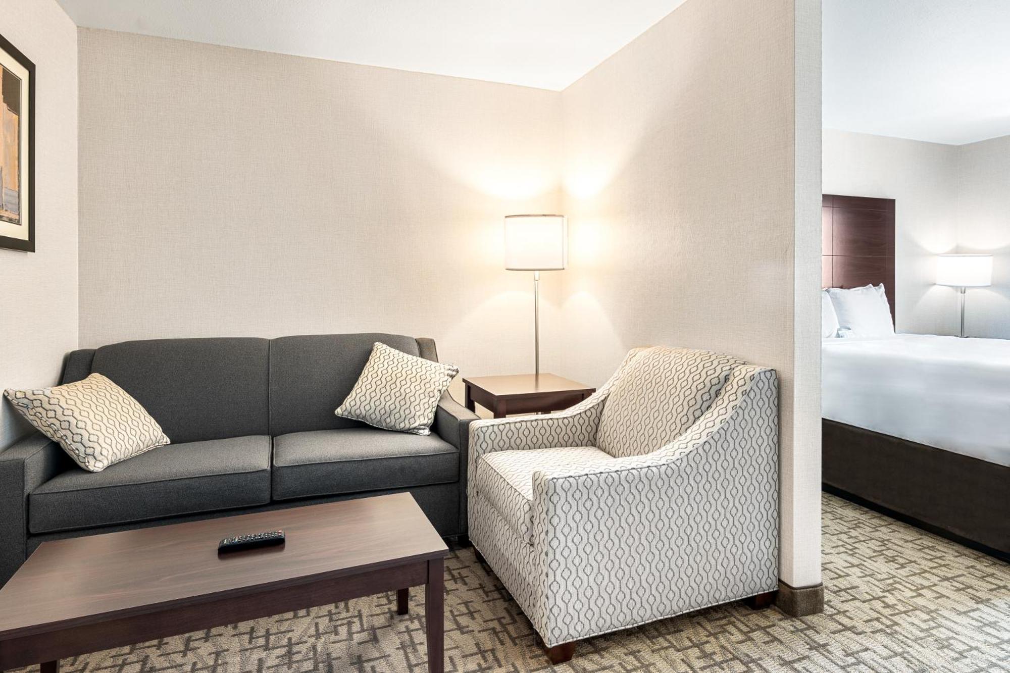 Boarders Inn & Suites By Cobblestone Hotels - 샤와노 외부 사진