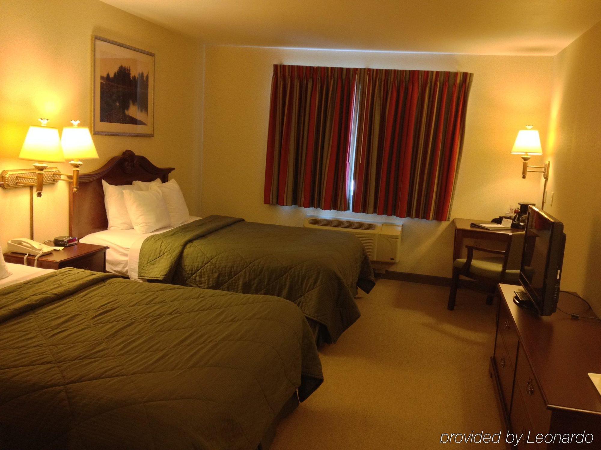 Boarders Inn & Suites By Cobblestone Hotels - 샤와노 외부 사진