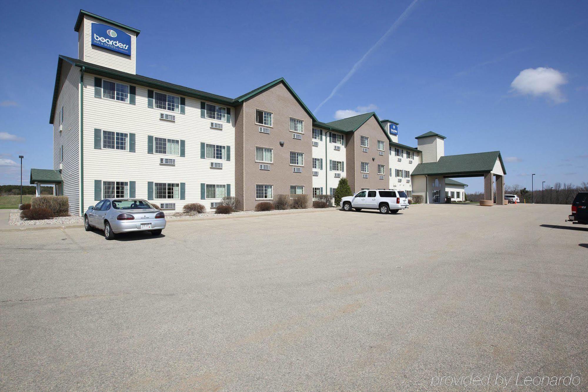 Boarders Inn & Suites By Cobblestone Hotels - 샤와노 외부 사진