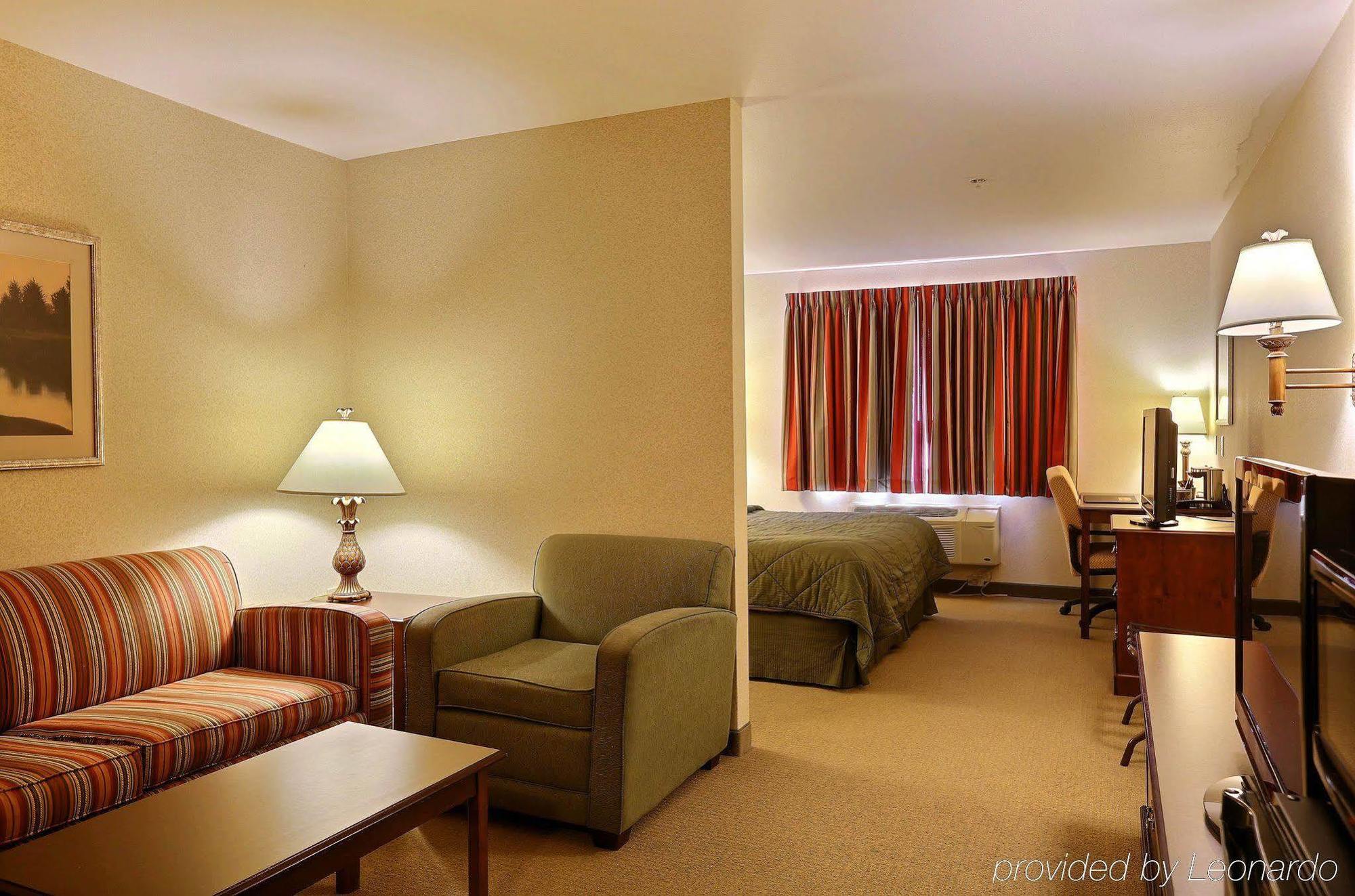 Boarders Inn & Suites By Cobblestone Hotels - 샤와노 외부 사진
