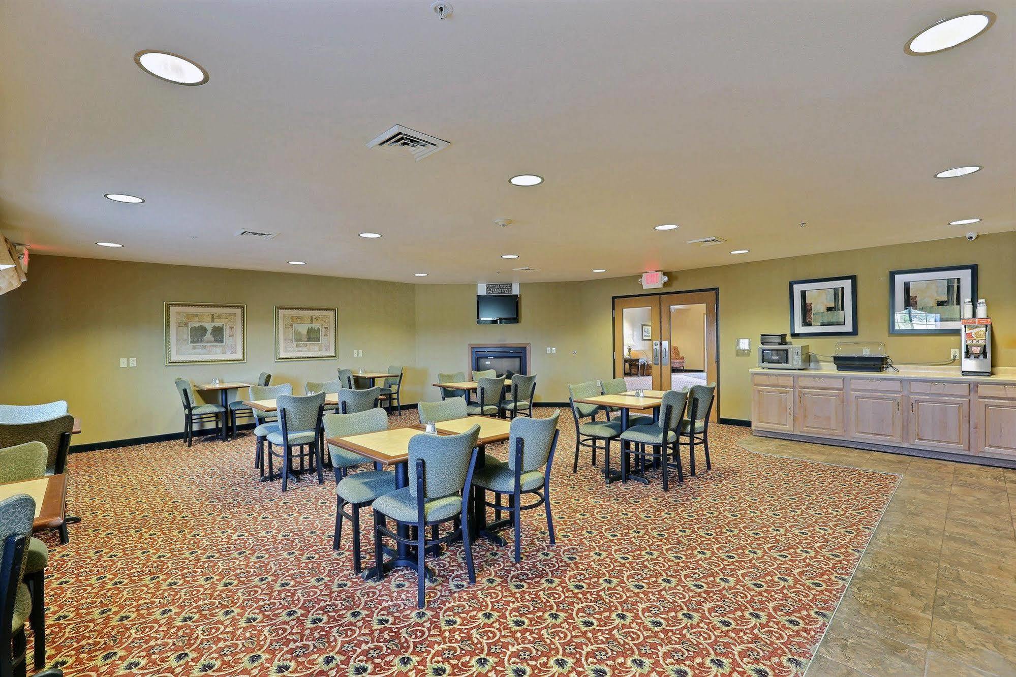 Boarders Inn & Suites By Cobblestone Hotels - 샤와노 외부 사진